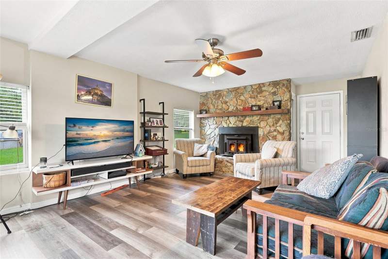 3 bedroom Single Family Residence at 16488 SW 139th Avenue, Archer, Archer — photo 5