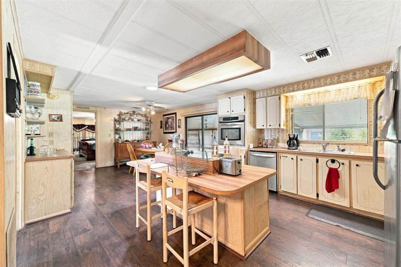 2 bedroom Manufactured Home at 8150 Modena Avenue, Brookridge Comm, Brooksville — photo 3