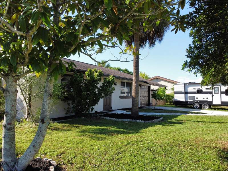 3 bedroom Single Family Residence at 1555 Beacon Drive, Port Charlotte Sec 020, Port Charlotte — photo 4