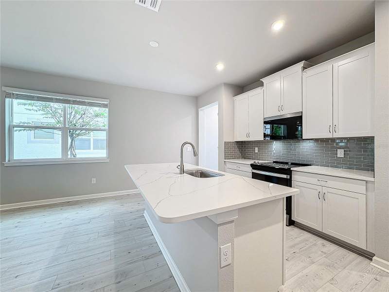 3 bedroom Townhouse at 1158 Creek Valley Court, Bloomingdale Townes, Brandon — photo 5