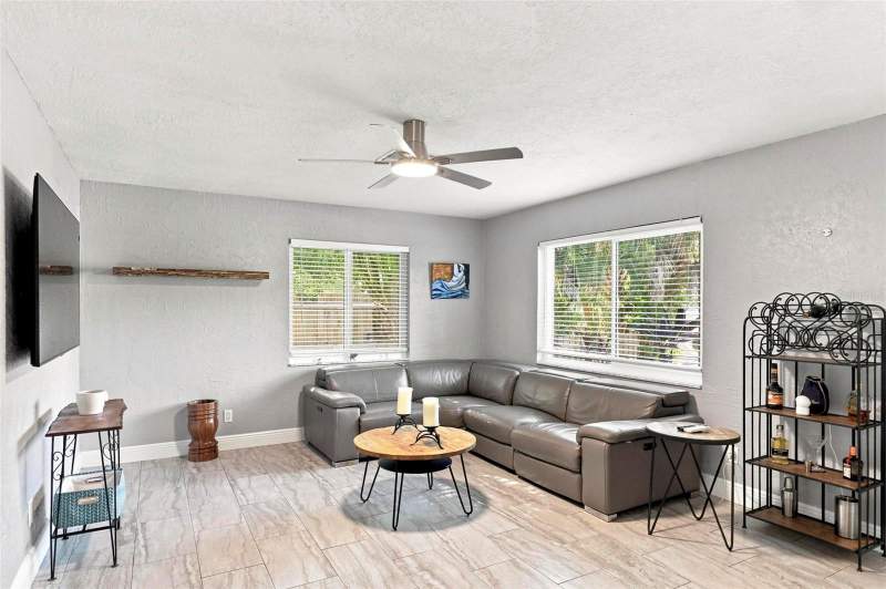 3 bedroom Single Family Residence at 8028 25th Avenue, Jungle Terrace Sec A, St Petersburg — photo 3
