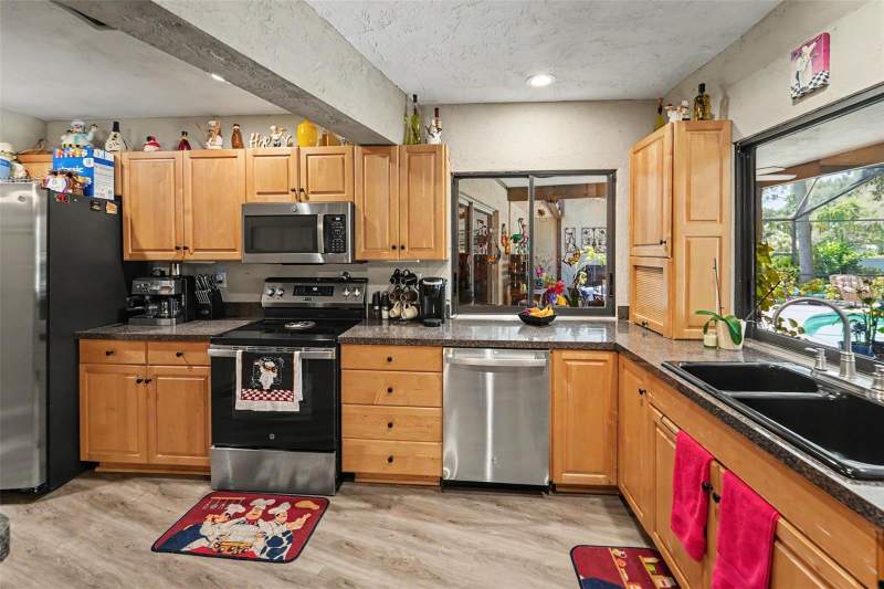 4 bedroom Single Family Residence at 3061 Alt 19, Crystal Beach Heights, Palm Harbor — photo 4