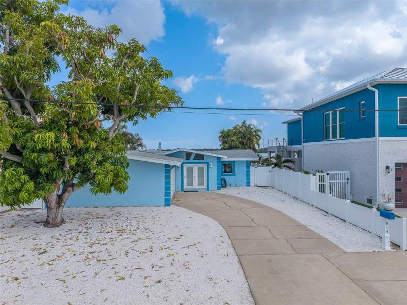 3 bedroom Single Family Residence at 814 Bay Point Drive, Bay Point Estates 2nd Add, Madeira Beach — photo 2