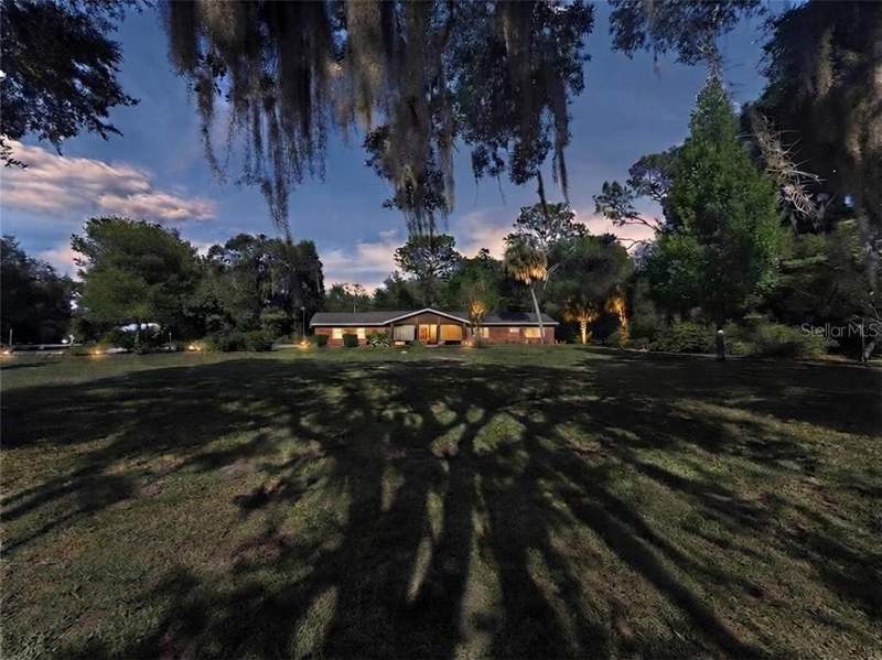 5 bedroom Single Family Residence at 19551 SE 115th Avenue, Inglis, Inglis — photo 3