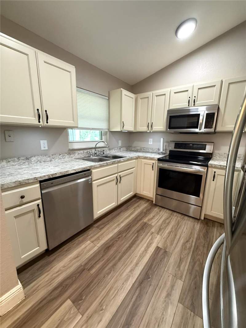 3 bedroom Single Family Residence at 10 Emerald Trail, Silver Springs Shores, Ocala — photo 3