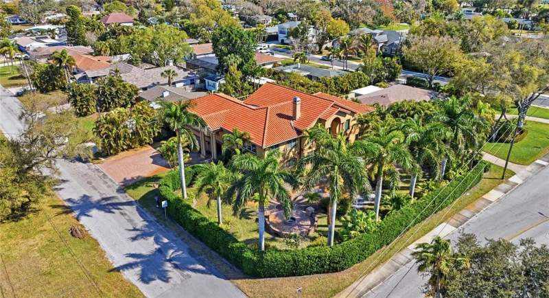 4 bedroom Single Family Residence at 303 Sunny Lane, Shirley Manor Sub, Belleair — photo 4