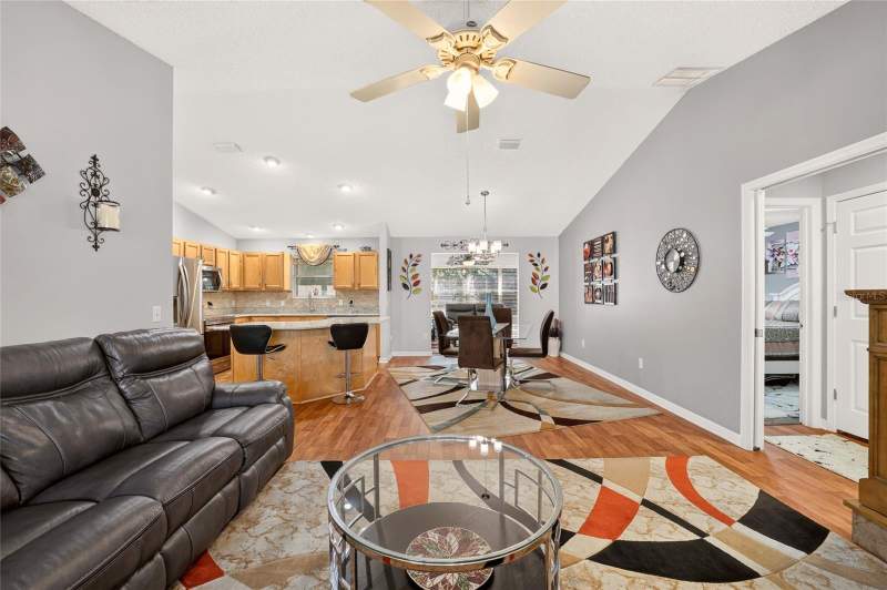 3 bedroom Single Family Residence at 1563 Hollyberry Place, Villages Of Sumter, The Villages — photo 4