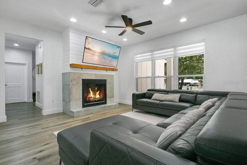 4 bedroom Single Family Residence at 30502 Seaforth Drive, Mt Plymouth Fourth Add, Sorrento — photo 2