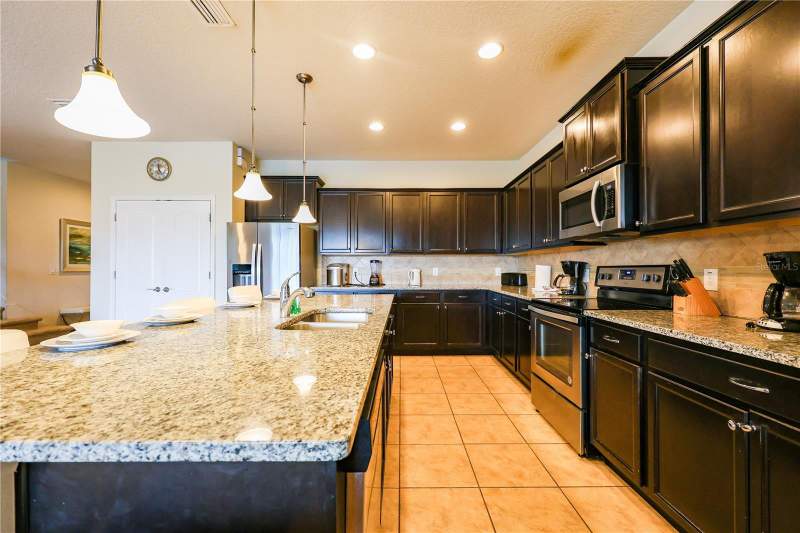 9 bedroom Single Family Residence at 8811 Macapa Drive, Windsor At Westside Ph 2A, Kissimmee — photo 3