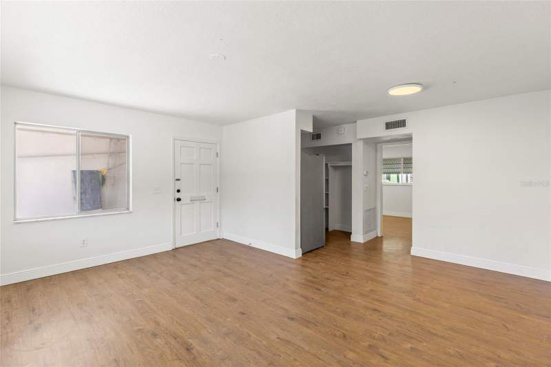 1 bedroom Villa at 250 NW Rosery Road #314, Shangri La Apartment Park, Largo — photo 4