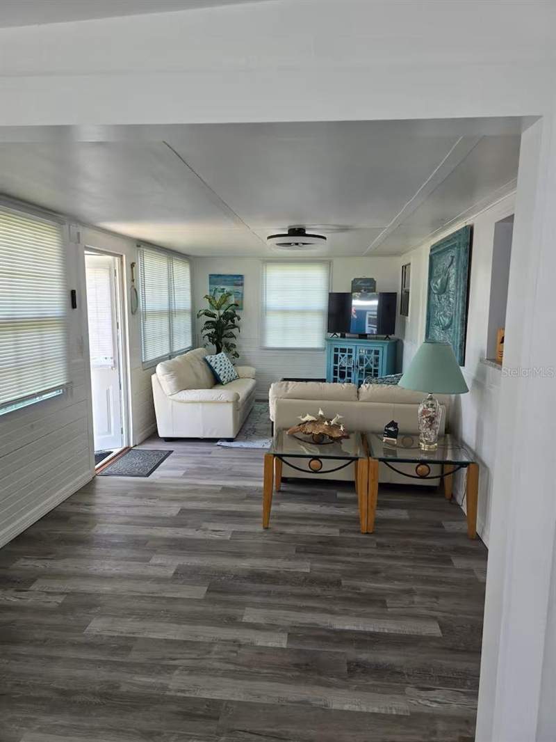 2 bedroom Mobile Home at 5247 Alpaca Drive, Weeki Wachee Gardens, Weeki Wachee — photo 2