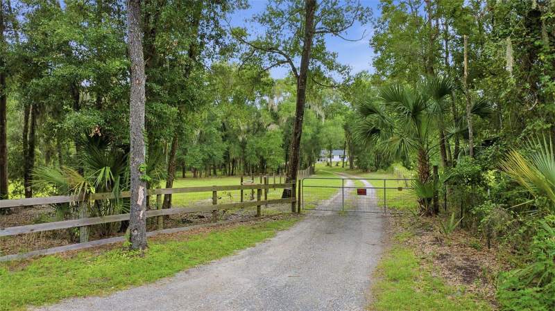 2 bedroom Single Family Residence at 1095 S Ridgewood Avenue, Deland, Deland — photo 2