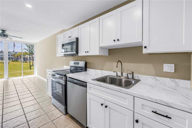 1 bedroom Condominium at 4720 Locust Street #116, Winston Park Northeast, St Petersburg — photo 4