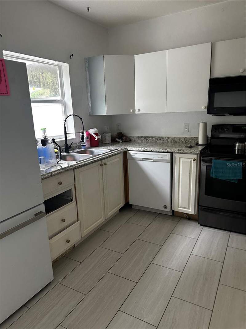 3 bedroom Townhouse at 2325 28th Avenue, Oak View Ph I, Palmetto — photo 2