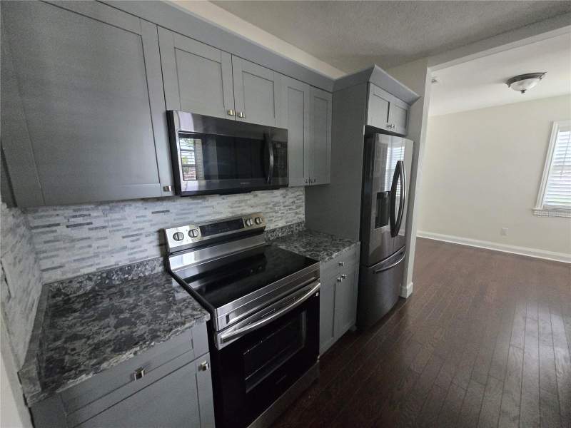 3 bedroom Single Family Residence at 300 E Idlewild Avenue, Seminole Heights North, Tampa — photo 3