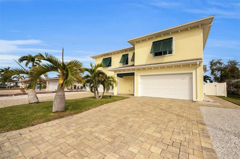 3 bedroom Single Family Residence at 11325 5th Street, Isle Of Palms 1st Add, Treasure Island — photo 4