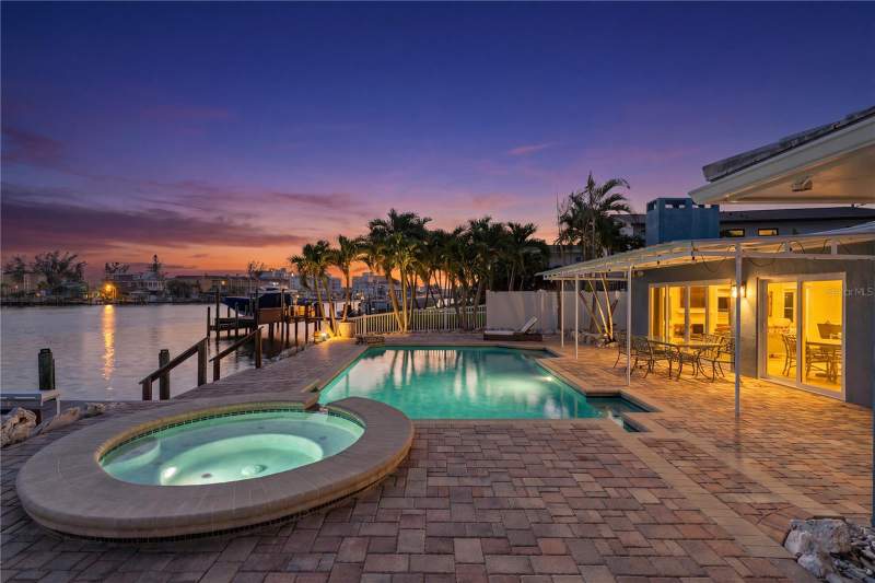 4 bedroom Single Family Residence at 10038 S Yacht Club Drive, Paradise Island 4th Add, Treasure Island — photo 3