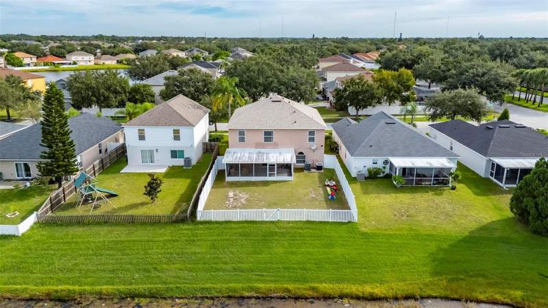 4 bedroom Single Family Residence at 13531 Mango Bay Drive, South Fork Unit 3, Riverview — photo 2