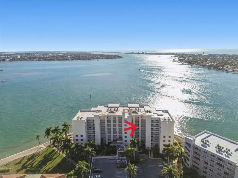 6105 BAHIA DEL MAR CIRCLE #686 home for sale in Bahia Vista