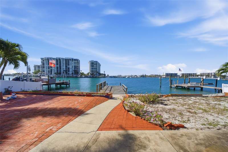 4 bedroom Single Family Residence at 4 Bellevue Drive, Paradise Island 6th Add, Treasure Island — photo 4