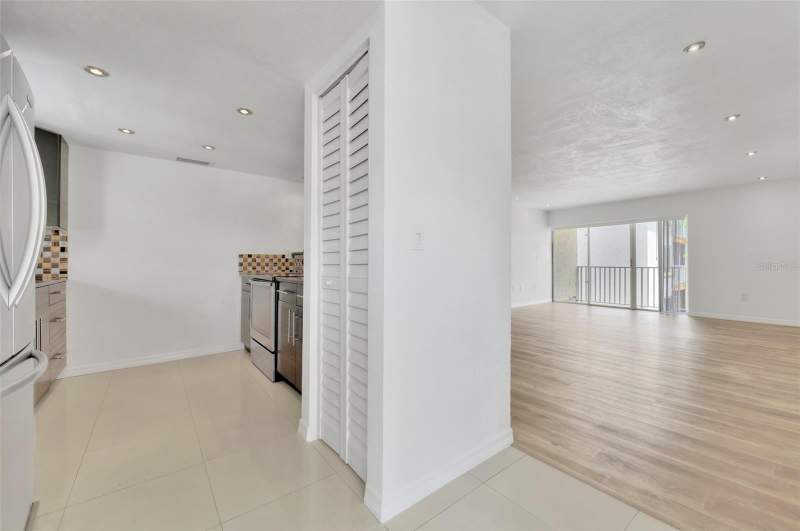 1 bedroom Condominium at 592 100th Avenue #201, Pine Rush Villas Con, St Petersburg — photo 3