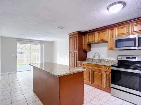 6701 Village Grove Court, Tampa FL - photo 9 of 39