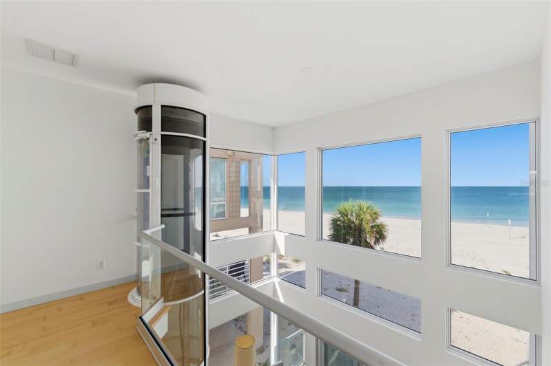3 bedroom Single Family Residence at 8680 W Gulf Boulevard, Oconnells Rep, Treasure Island — photo 4