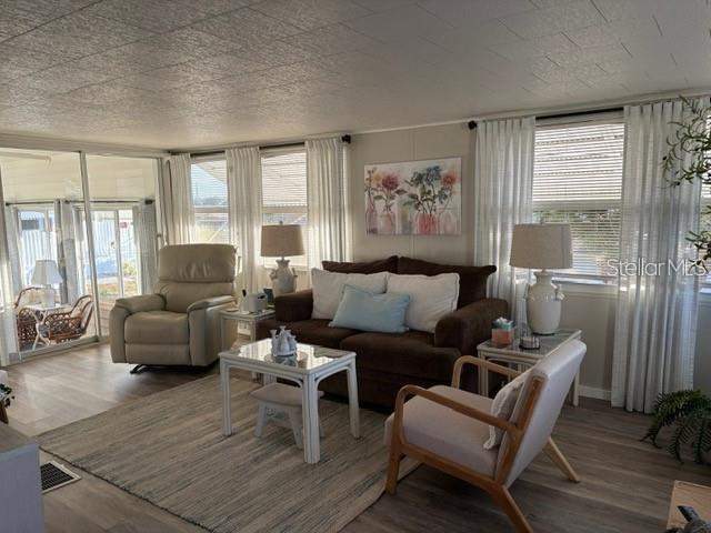 2 bedroom Mobile Home at 740 Carefree, Country Club Estates, Venice — photo 3