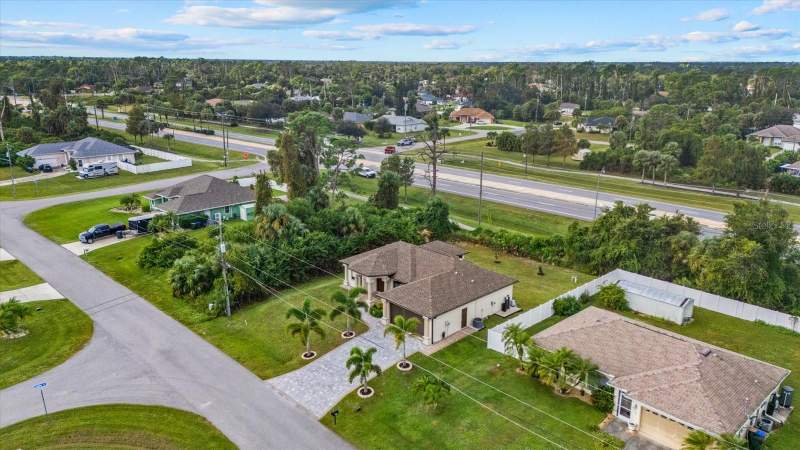3 bedroom Single Family Residence at 5195 Weatherton Street, Port Charlotte Sub 51, North Port — photo 4