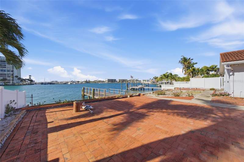 4 bedroom Single Family Residence at 4 Bellevue Drive, Paradise Island 6th Add, Treasure Island — photo 5
