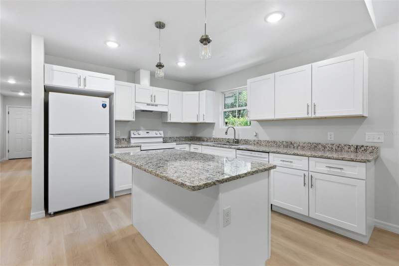 3 bedroom Single Family Residence at 2449 SE 10th Avenue, Oak The, Gainesville — photo 4