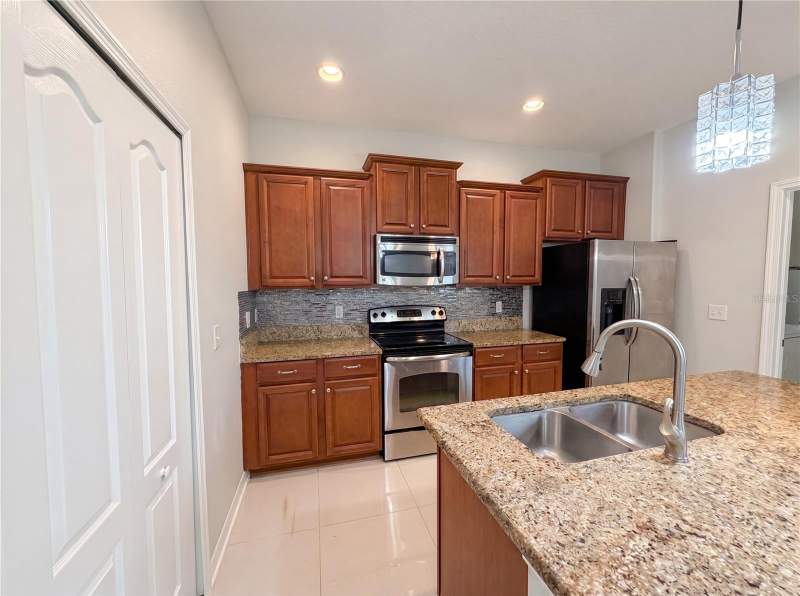 3 bedroom Townhouse at 1308 Seburn Road, Emerson Park A B C D E K L M N, Apopka — photo 2
