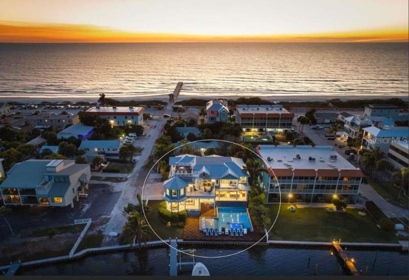 7 bedroom Single Family Residence at 110 10th Street, Cortez Beach, Bradenton Beach — photo 2