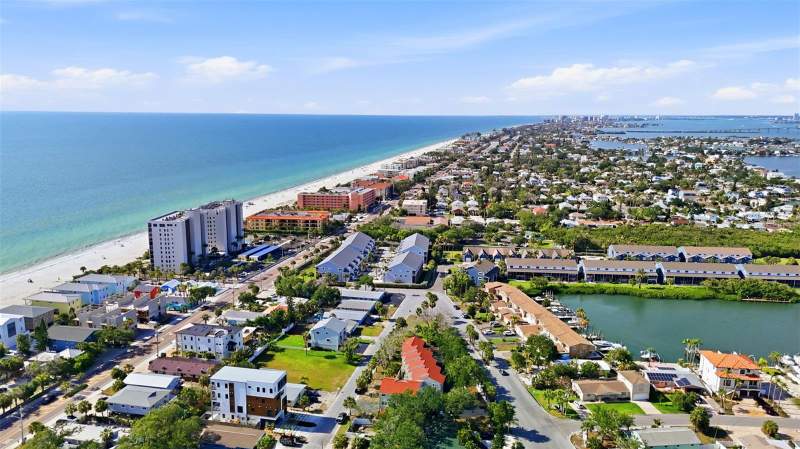 2 bedroom Townhouse at 833 E Gulf Boulevard #103, La Hacienda Condo, Indian Rocks Beach — photo 5