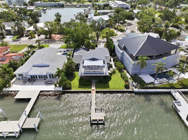 3 bedroom Single Family Residence at 1832 Venetian Point Drive, Venetian Point, Clearwater — photo 2