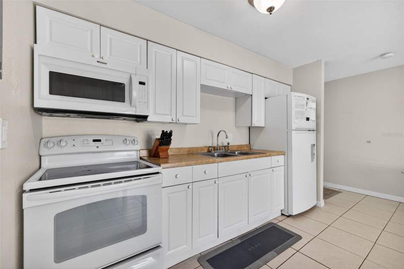 1 bedroom Condominium at 4215 E Bay Drive #1702F, Woodside Village Condo, Clearwater — photo 5