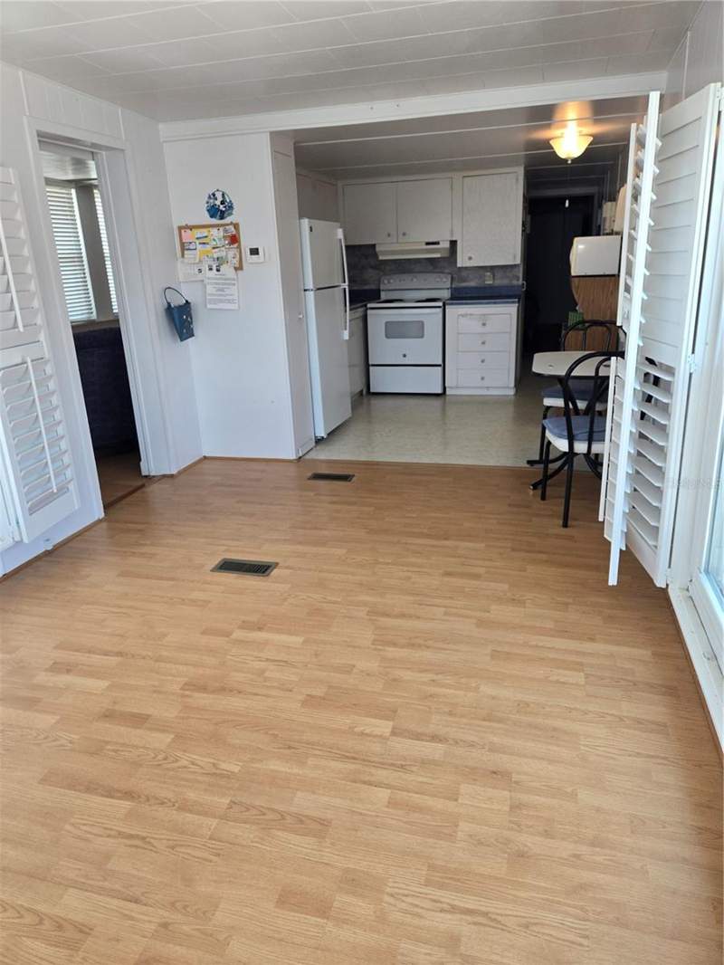 2 bedroom Mobile Home at 4851 W Gandy Boulevard #B4 L32, Regency Cove A Cooperative, Tampa — photo 3