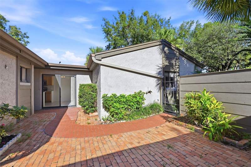 3 bedroom Townhouse at 635 Woodridge Drive, Lake Of The Woods Sec 05 Twnhs, Fern Park — photo 4