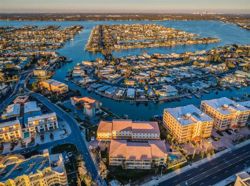 3 bedroom Townhouse at 11595 Gulf Boulevard #6, Entrada Condo, Treasure Island — photo 3