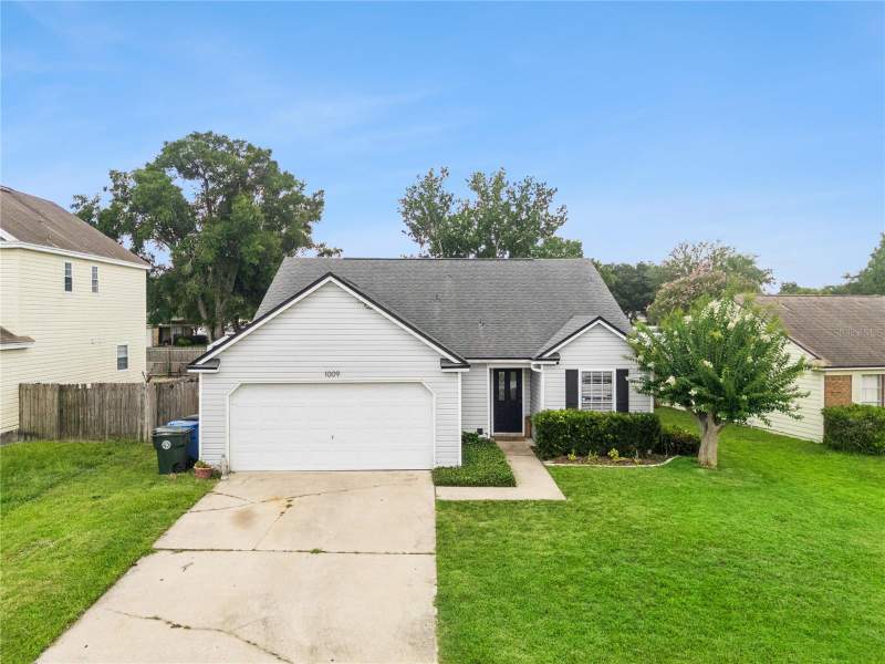 1009 MCCULLY COURT home for sale in Alafaya Woods