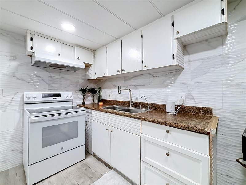 3 bedroom Mobile Home at 1726 Flint Drive, Marker Mobile Home Lts, Auburndale — photo 4