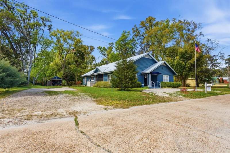 4 bedroom Single Family Residence at 18708 NW 242nd Street, G M Whetstone Estate Add To H S, High Springs — photo 4