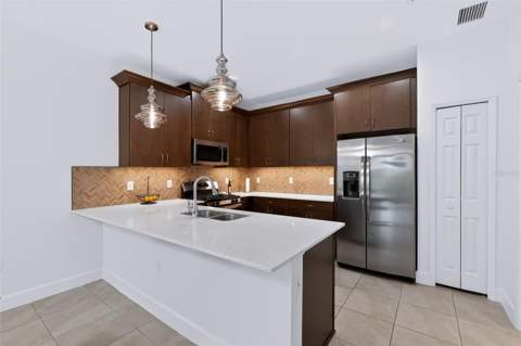 6118 Voyagers Place, Apollo Beach FL - photo 20 of 46