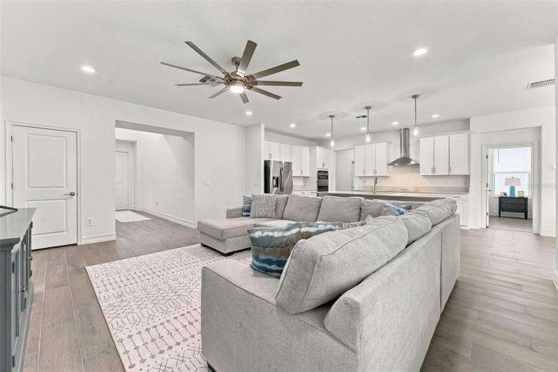 5 bedroom Single Family Residence at 18114 Serene Lake Loop, Lake Pearl, Lutz — photo 5