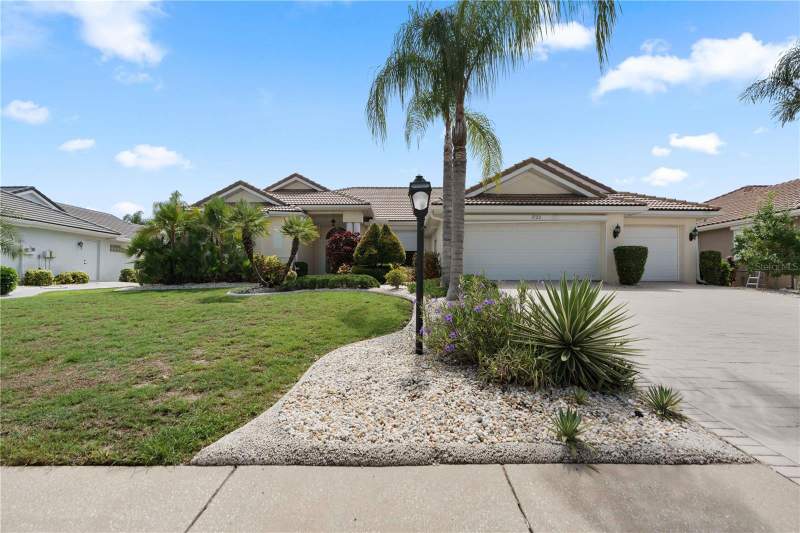 3 bedroom Single Family Residence at 2122 Platinum Drive, Sun City Center Unit 256, Sun City Center — photo 2