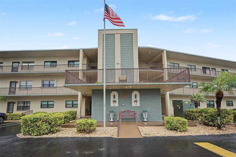 2 bedroom Condominium at 7951 58th Avenue #112, Terr Park Of Five Towns No 12 Lakeview W Bld Co, St Petersburg — photo 2