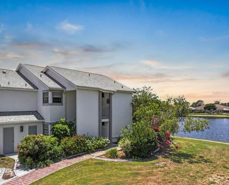2 bedroom Condominium at 609 Lively Drive #B, Golf Villas Of Sun City Center, Sun City Center — photo 2