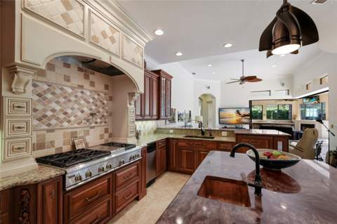 7107 Keswick Lane, Lakewood Ranch FL - photo 16 of 79
