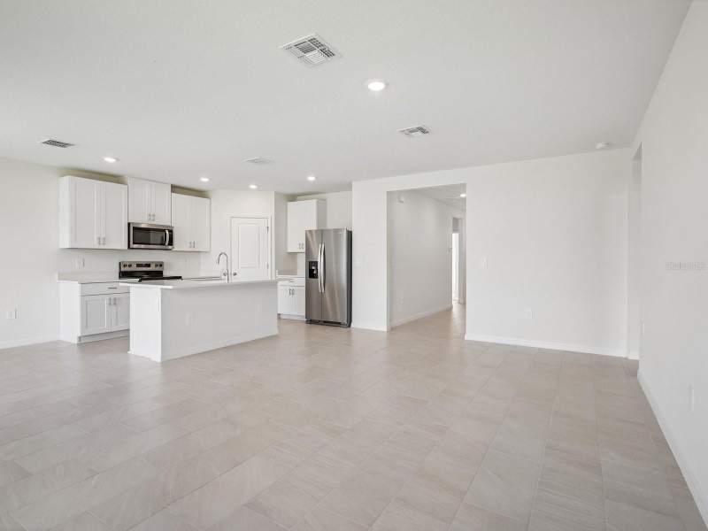 3 bedroom Single Family Residence at 1317 Oak Valley Drive, Reserve At Van Oaks, Auburndale — photo 2