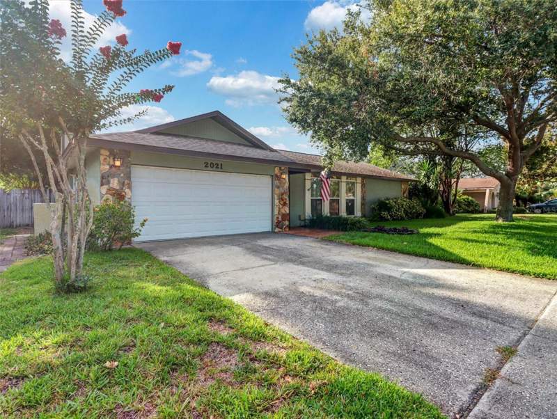 4 bedroom Single Family Residence at 2021 TODD ROAD, CEDAR HEIGHTS, CLEARWATER — photo 2